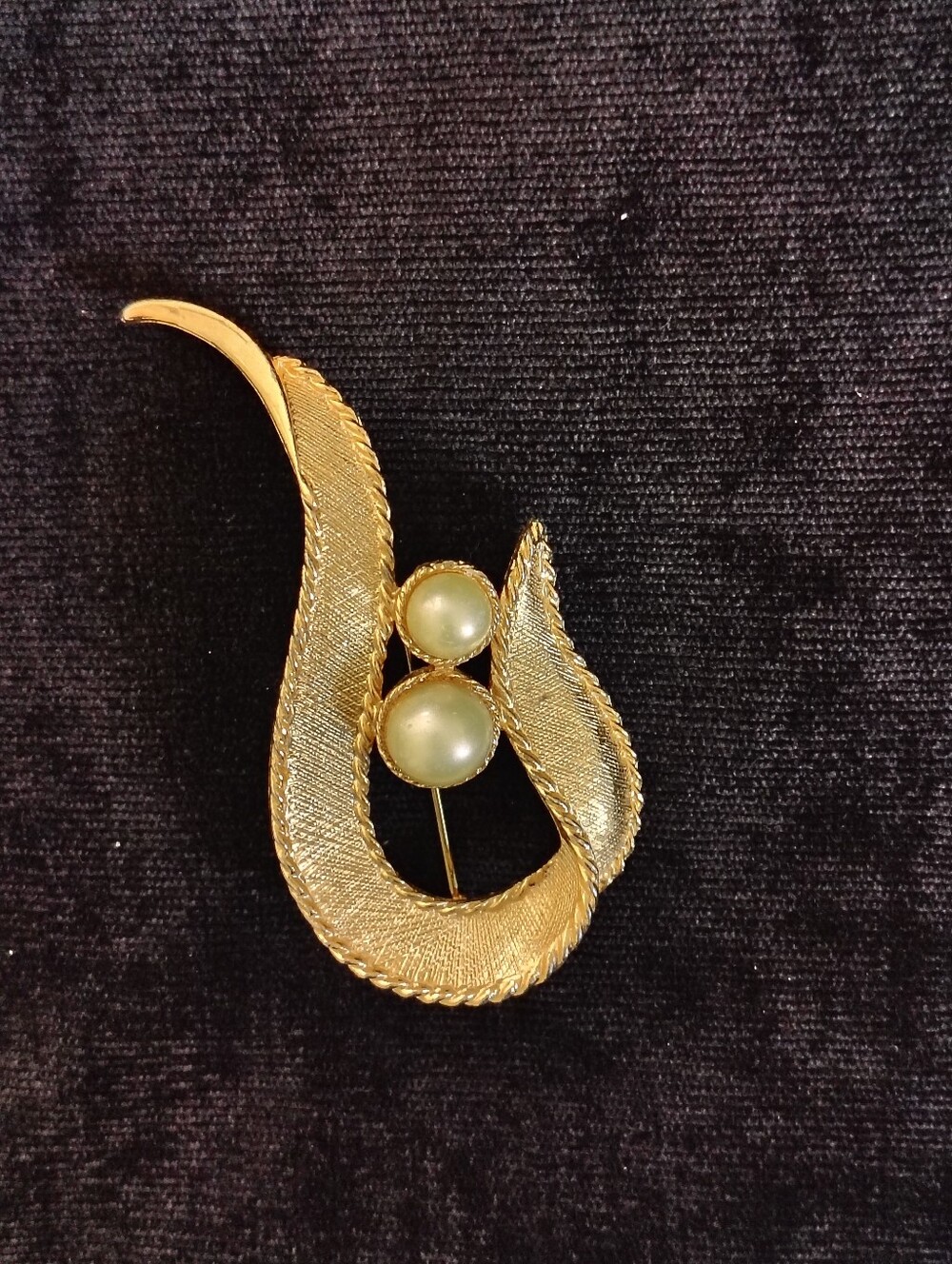 Vtg. Sarah Coventry "Symphony" Brooch.
